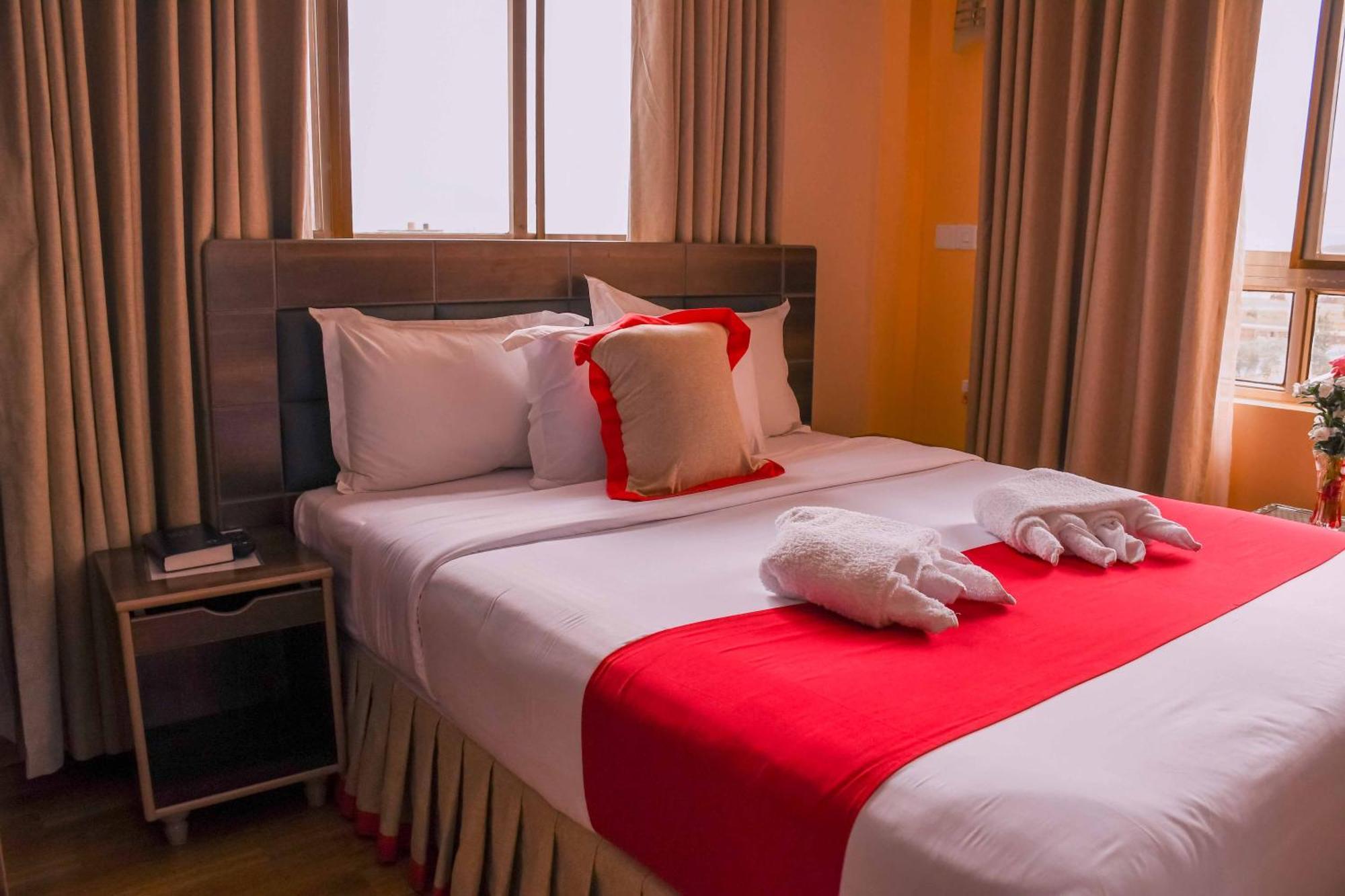 Buraha Zenoni Hotel And Resort Nakuru Extérieur photo