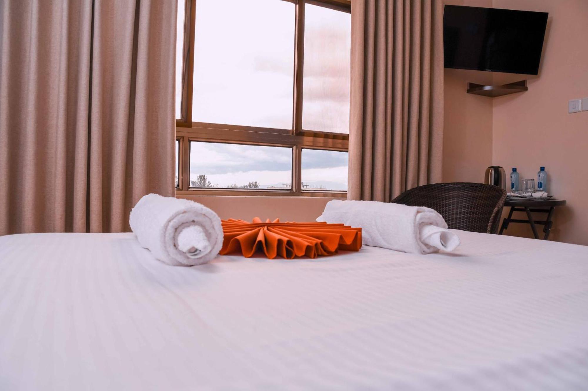 Buraha Zenoni Hotel And Resort Nakuru Extérieur photo
