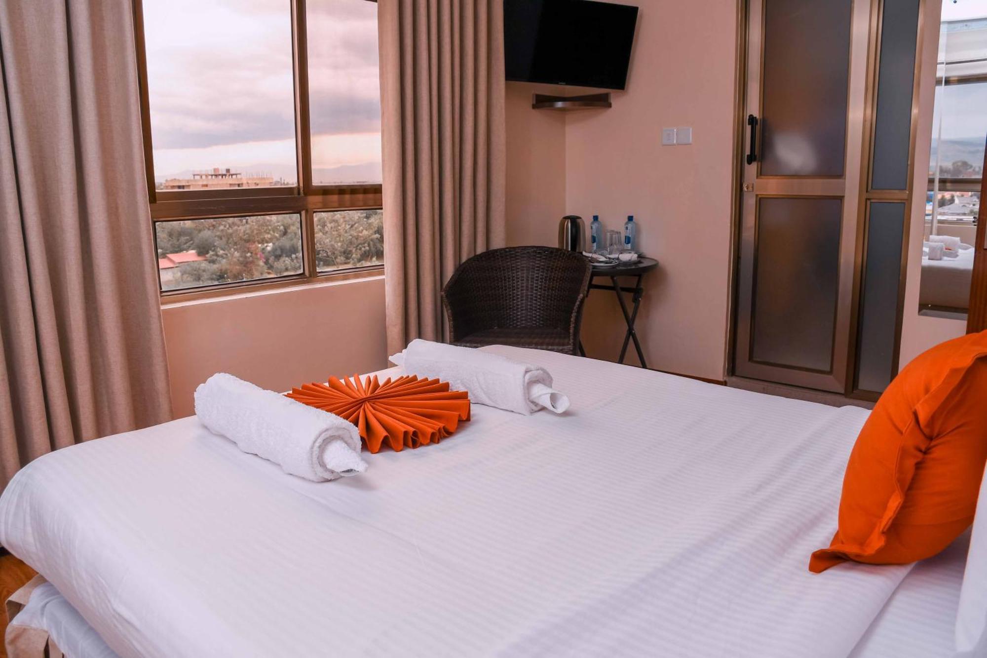 Buraha Zenoni Hotel And Resort Nakuru Extérieur photo