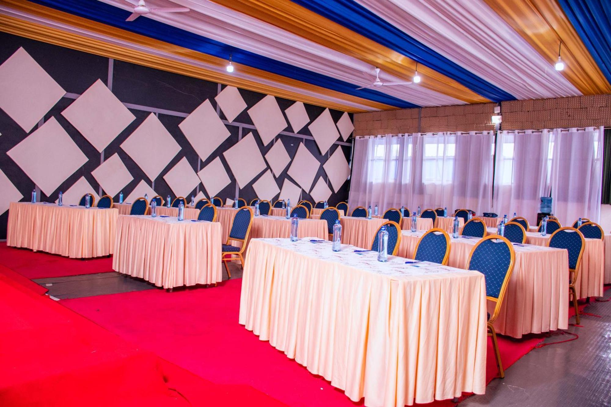 Buraha Zenoni Hotel And Resort Nakuru Extérieur photo