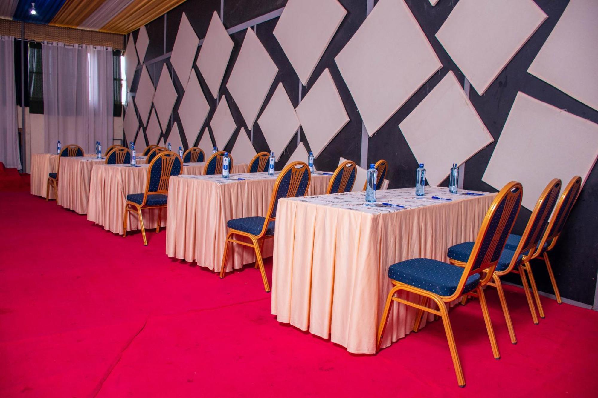 Buraha Zenoni Hotel And Resort Nakuru Extérieur photo